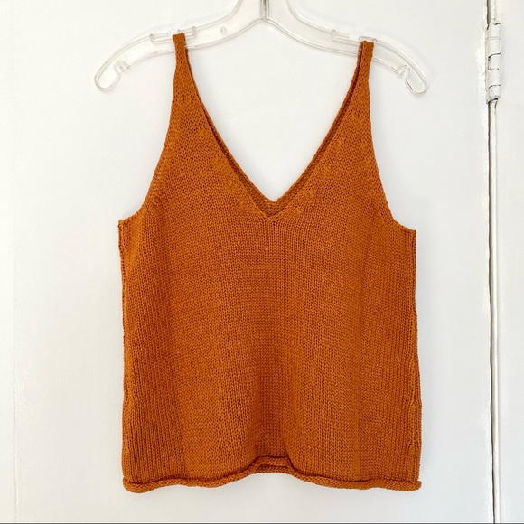 Knit V-neck Tank Top 🍂🍁 - Picture 2 of 4